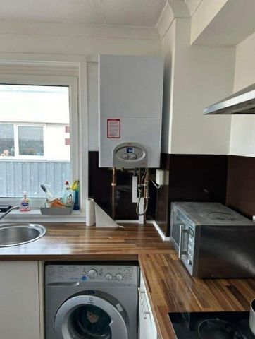 Room in a Shared House, London, IG11 - Photo 2