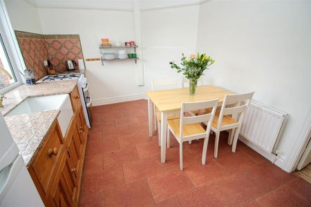 2 Bedroom House - Semi-Detached - Photo 4
