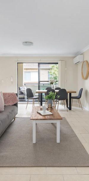 Designer family living on the first floor | North Aspect - Photo 1