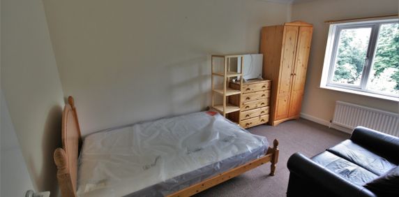 One-Bedroom House share - Photo 2