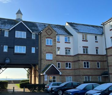 Two Bedroom Flat to Let in Grays, Essex RM17 6QG - Photo 2
