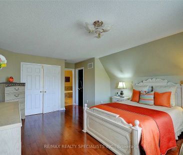 Detached Home For Lease | W9033084 - Photo 5