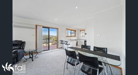 Spacious Villa with Rumpus Room and Stunning Views - Photo 5