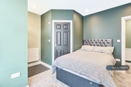 1 bedroom in a house share to rent - Photo 3