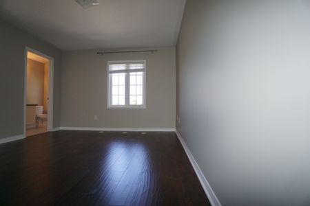 For Lease - 2461 Adamvale Crescent, Oakville, Ontario - Photo 2