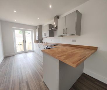 3 bedroom semi-detached house to rent - Photo 6