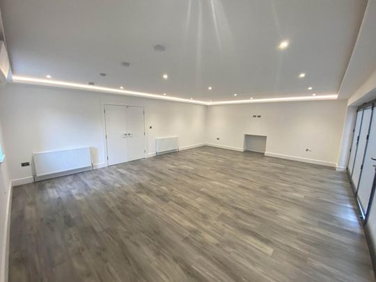 5 bedroom detached house to rent - Photo 1