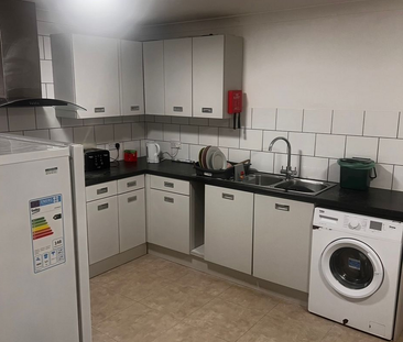 1 bedroom in a house share to rent - Photo 5 | Rentumo