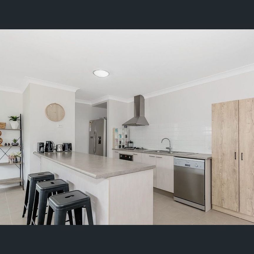 SPACIOUS FAMILY HOME - Photo 1