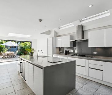 4 bedroom terraced house to rent - Photo 3