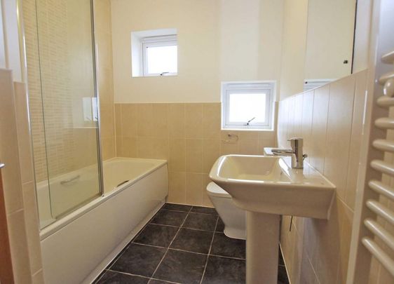 3 bedroom terraced house to rent - Photo 1