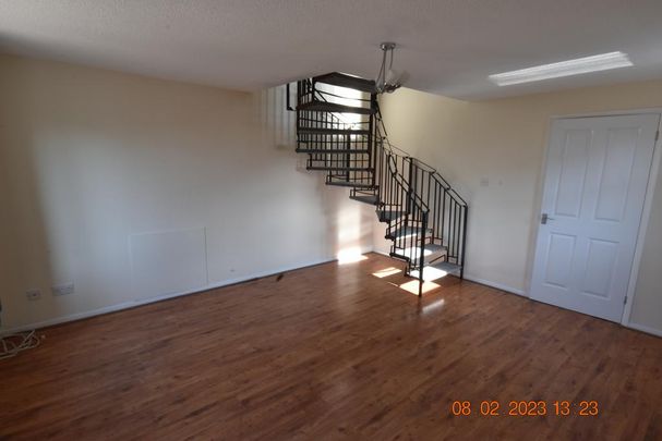 3 bedroom semi-detached house to rent - Photo 1