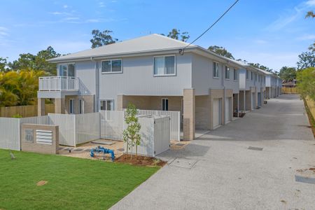 Beautifully Maintained Home With Modern Features - Photo 2