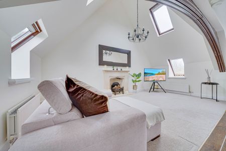 Price £995 pcm - Available Now - Furnished - Photo 3