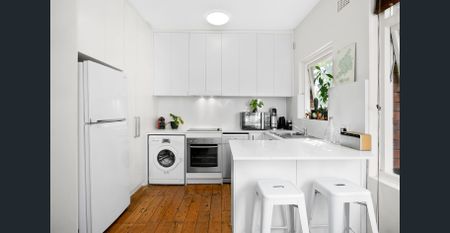 Tranquil One Bedroom Unit In Boutique Block Of Only 8 - Photo 3