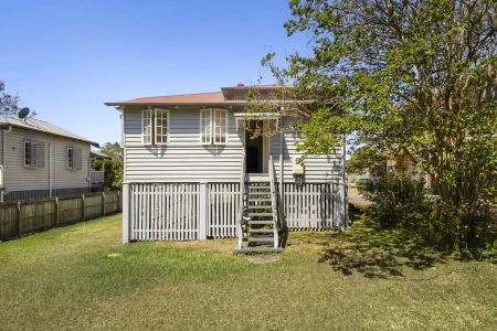 Charming Home In Kedron - Photo 4
