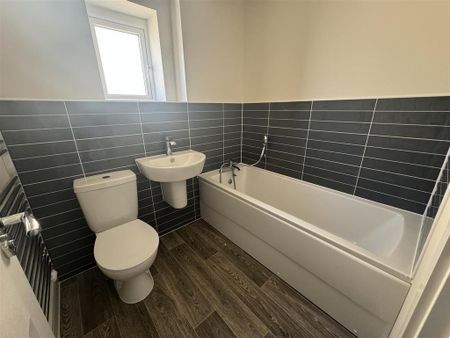 2 bedroom end of terrace house to rent - Photo 2