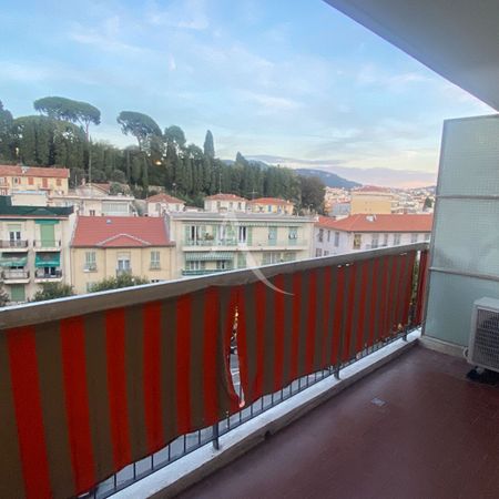 Location Appartement 1 pièce 30m² NICE 06000 - Photo 4