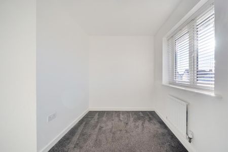 4 bedroom detached house to rent - Photo 3