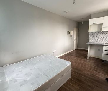 Studio Flat, Cherry Orchard Road, CR0 - Photo 2