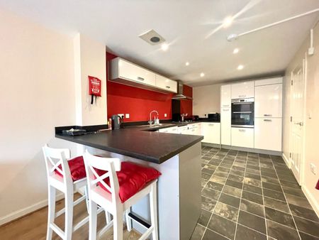 4 Bed Terraced House, Dorian Road, BS7 - Photo 2