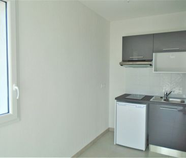 Location Appartement 2 pièces 44m² LE CANNET DES MAURES 83340 - Photo 2