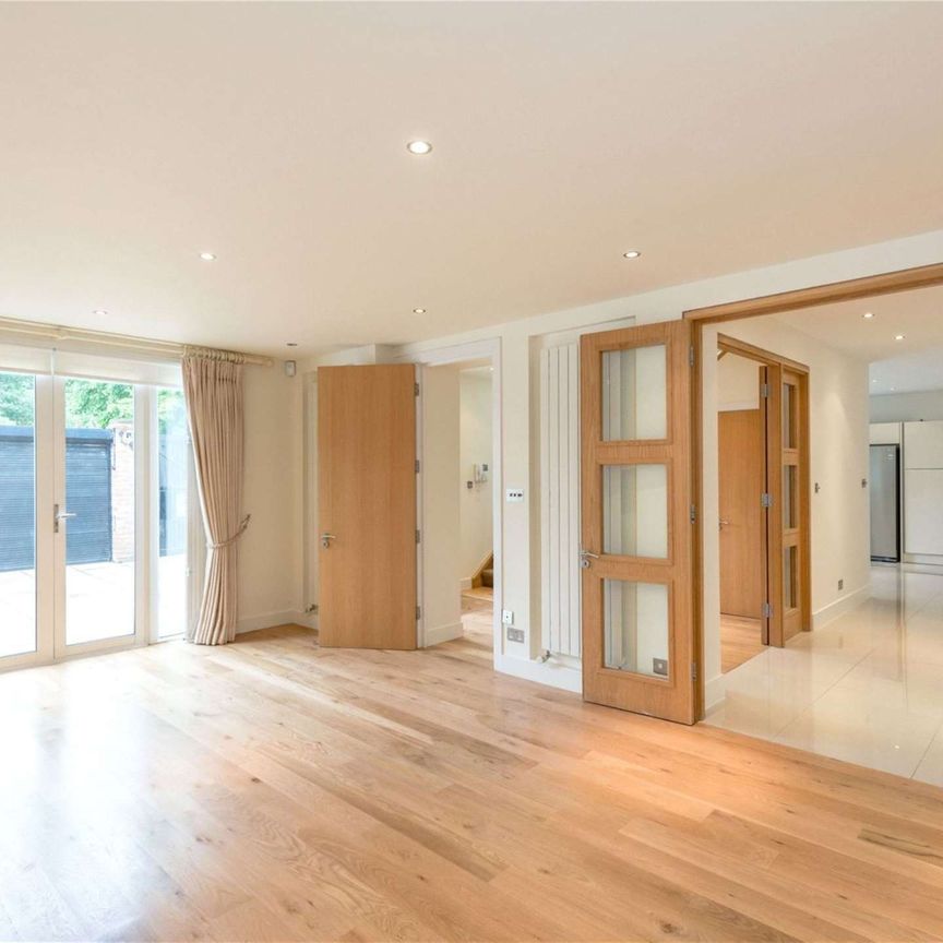 Five bed detached family home situated in a prime St. John's Wood location. - Photo 1