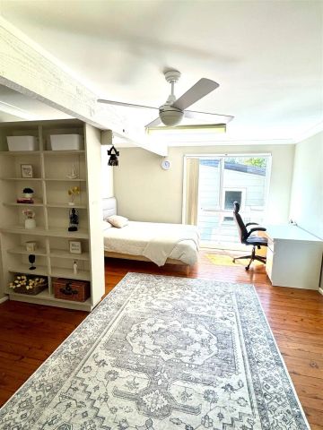 “Beautifully Presented Family Home” - Photo 4