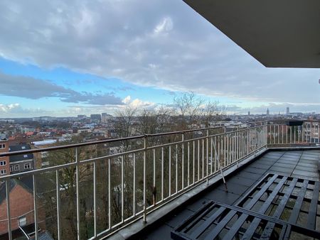 Riant appartement (176m²) met een prachtig zicht over het Citadelpark gelegen nabij het Sint-Pietersstation en de historische binnenstad . - Photo 2