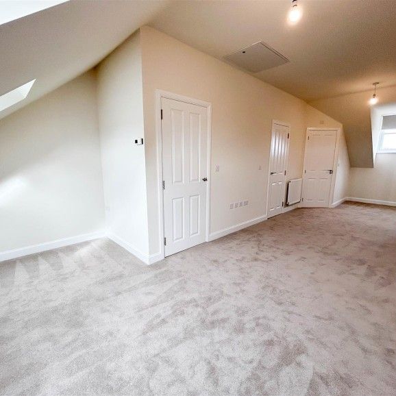 3 Bedroom House - Terraced - Photo 1