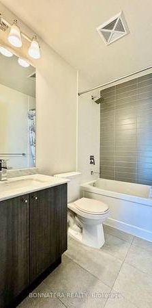 Burnhamthorpe/Confederation Beautiful 2Bdrm +Den Spacious Layout - Photo 1