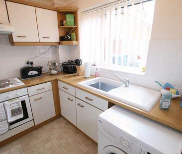 2 bedroom terraced house to rent - Photo 4
