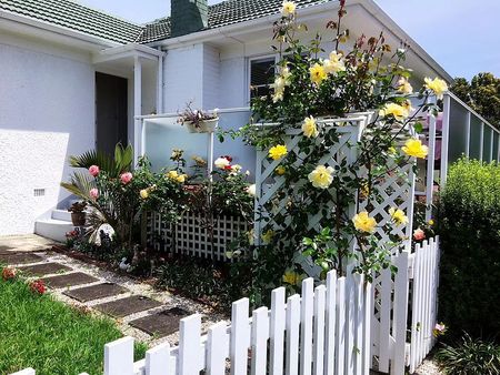Well maintained home at very handy location - Photo 3