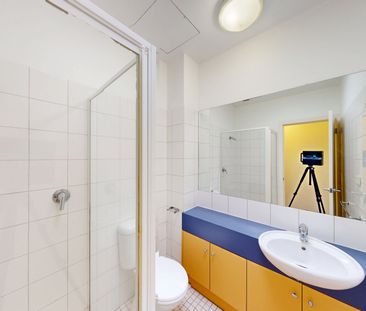 Fully Furnished, Light-Filled Studio Apartment in Prime Carlton Loc... - Photo 5