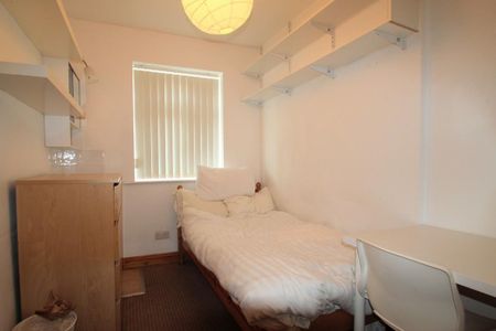 6 bedroom semi-detached house to rent - Photo 2