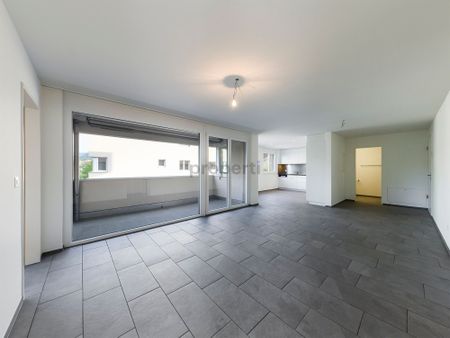 Beautiful, bright 4.5-room apartment with 100m2 and modern layout in Laufen - Photo 2