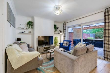 4 bedroom detached house to rent - Photo 2
