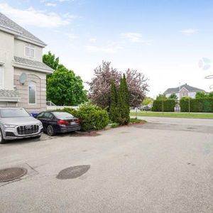 Superbe maison de ville, proche de tout! - Photo 2