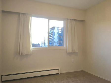 Villa Mistral — 2 Bedroom - Photo 5