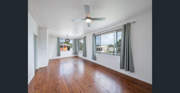 Three-bedroom home, paces from private hospital - Photo 1