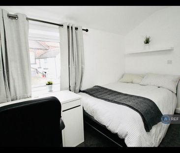 4 bedroom end of terrace house to rent - Photo 4