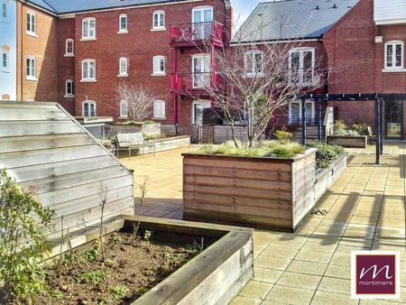 Barnshaw House, Coxhill Way, HP21 - Photo 5