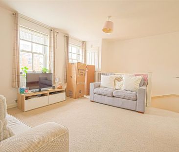 2 bedroom coach house to rent - Photo 4