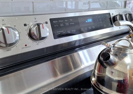 Condo Townhouse For Lease | N9255432 - Photo 3