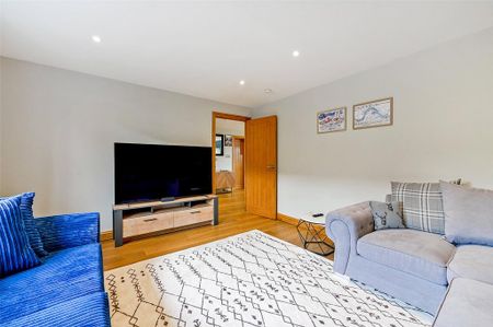 4 bedroom semi-detached house to rent - Photo 2