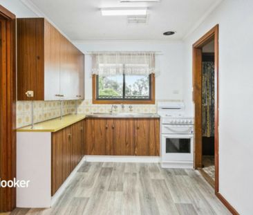 Rural living with large sheds! - Photo 1