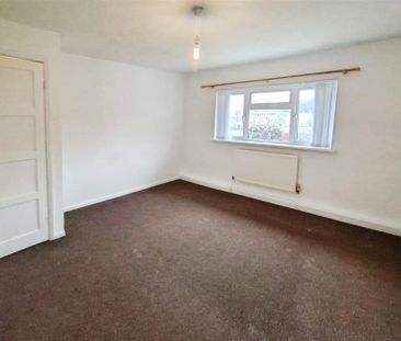 Ynys Cadwyn, Glynneath, NEATH - Photo 2