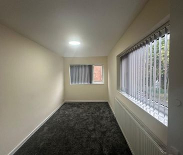 4 bedroom flat to rent - Photo 3