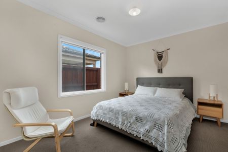 42 Dawley Circuit Werribee VIC - Photo 3