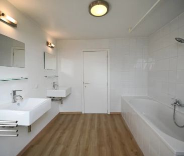 Ruime gezinswoning met 3 slaapkamers, tuin en groot terras! - Foto 6